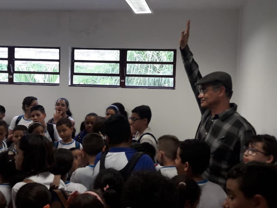 Alunos de Escola da Prefeitura visitam EFLCH