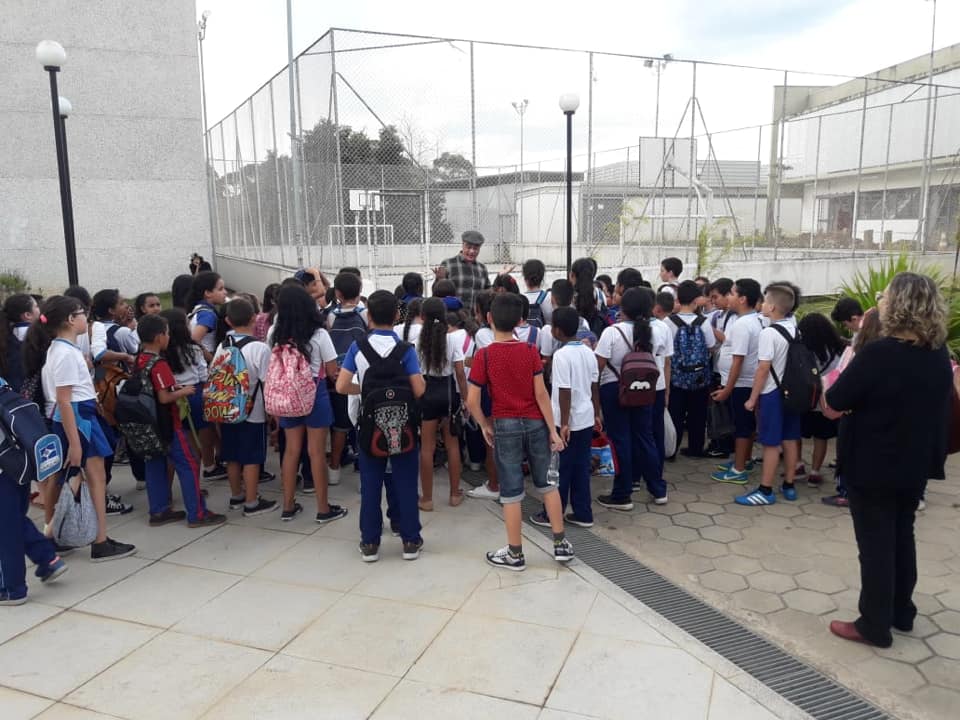 Alunos de Escola da Prefeitura visitam EFLCH