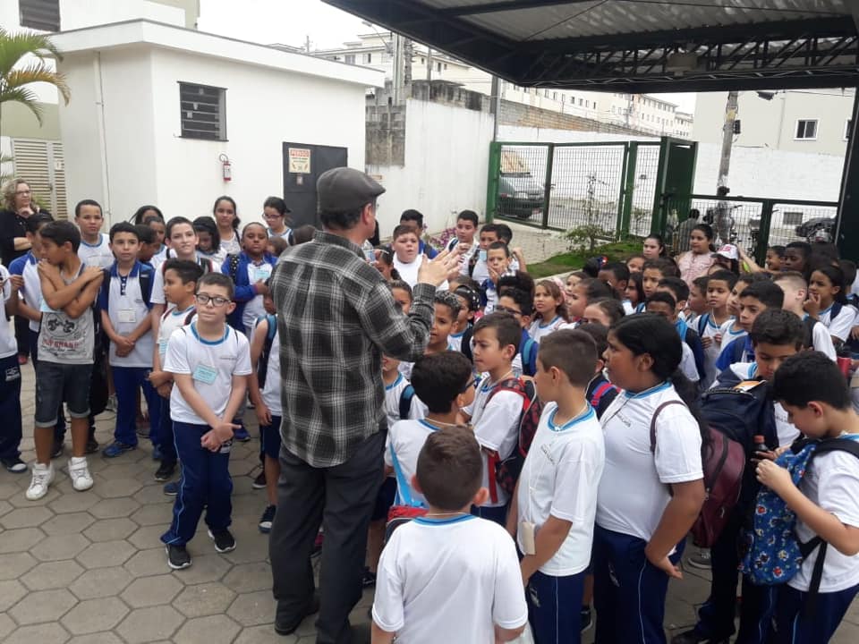 Alunos de Escola da Prefeitura visitam EFLCH