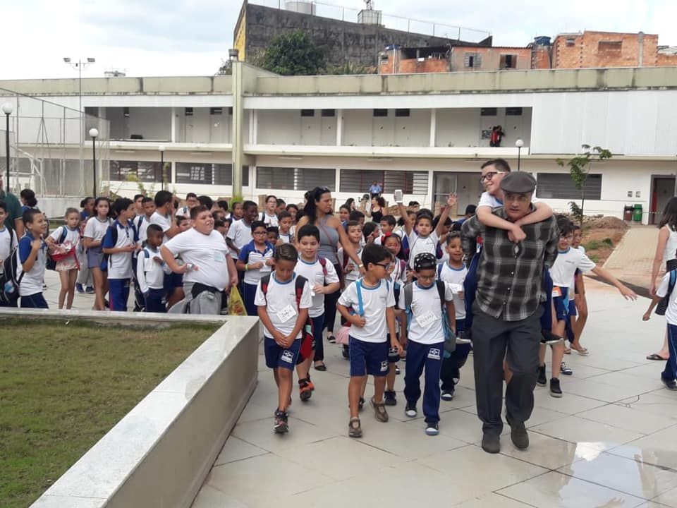 Alunos de Escola da Prefeitura visitam EFLCH