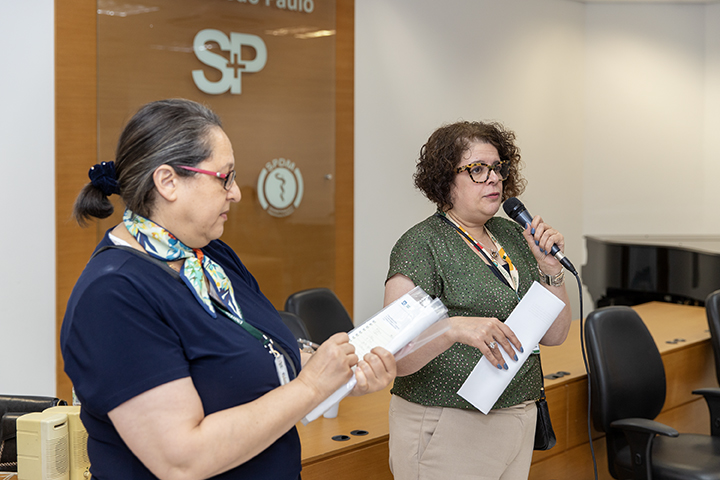 Elaine Damasceno falando sobre as ações da gestão acerca do tema