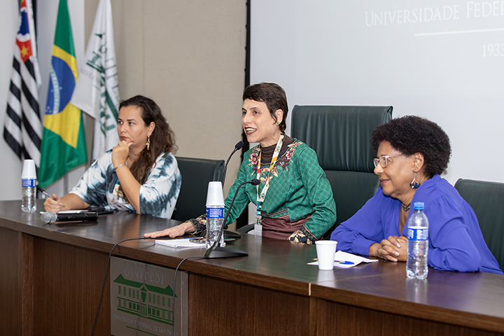 A reitora, Raiane Assumpção, participou da abertura da aula magna