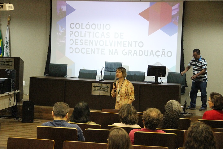 O evento discutiu as concepções e diretrizes para o desenvolvimento de política de desenvolvimento docente para o ensino, a visão  panorâmica institucional do desenvolvimento docente para o ensino na Unifesp e as diretrizes para a política de desenvolvimento docente