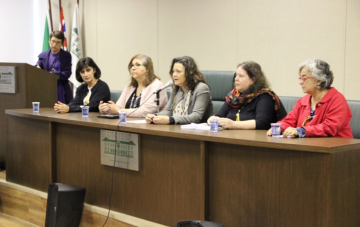 Primeira foto: Reitora Soraya Smaili, juntamente com as pró-reitoras da universidade, na abertura do evento