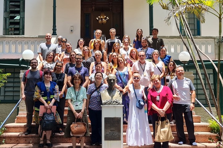 Equipe do Departamento de Microbiologia, Imunologia e Parasitologia da EPM/Unifesp e analistas de saúde que participaram do curso (Créditos: Arquivo pessoal)