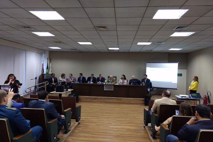 Mesa de abertura da reunião, composta por membros da Unifesp e da comitiva ucraniana (Créditos: Acervo Unifesp)