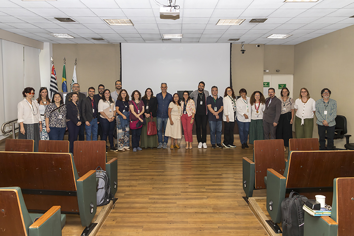 Coodenadores(as) e equipe da Prograd reunidos  