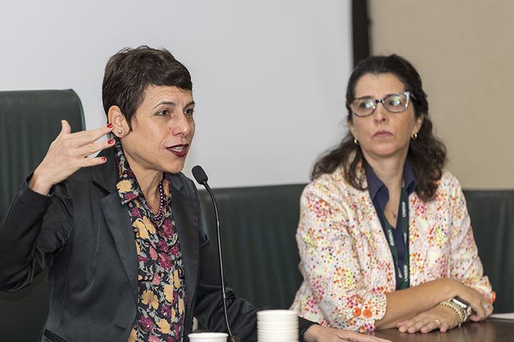 Raiane Assumpção, reitora da Unifesp, falando na abertura do evento