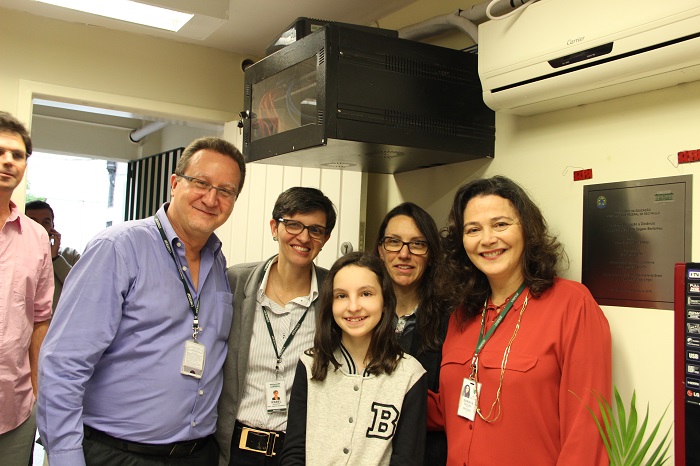 Da esquerda para direita: secretário de Educação à Distância, Alberto Cebukin; coordenadora da Universidade Aberta do Brasil (UAB)/Unifesp, Izabel Meister; esposa e filha do homenageado, Virgínia Cegato Bertomeu e Luisa; e a reitora da Unifesp, Soraya Smaili.