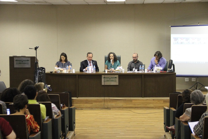 A abertura do evento contou com as presenças de Isabel Quadros, pró-reitora de Graduação, Antonio Correa Neto, da SeSU/MEC, Soraya Smaili, reitora, Fabricio Leonardi, coordenador da CEPEG e Anderson Rosa, pró-reitor de Assuntos Estudantis