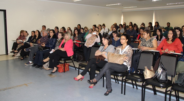 Público formado por estudantes, enfermeiros, pediatras e médicos de outras especialidades.