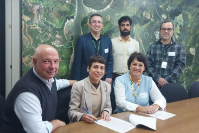 Unifesp e Prefeitura de Santos firmam acordo para monitorar trecho de areia de praia permitida para cães