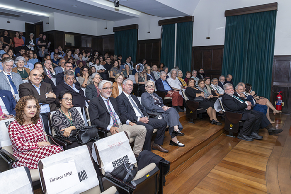 Comunidade e autoridades se reúnem para celebrar os 90 anos da Escola Paulista de Medicina